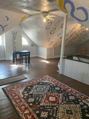 Awesome Attic studio3B private room /shared apt